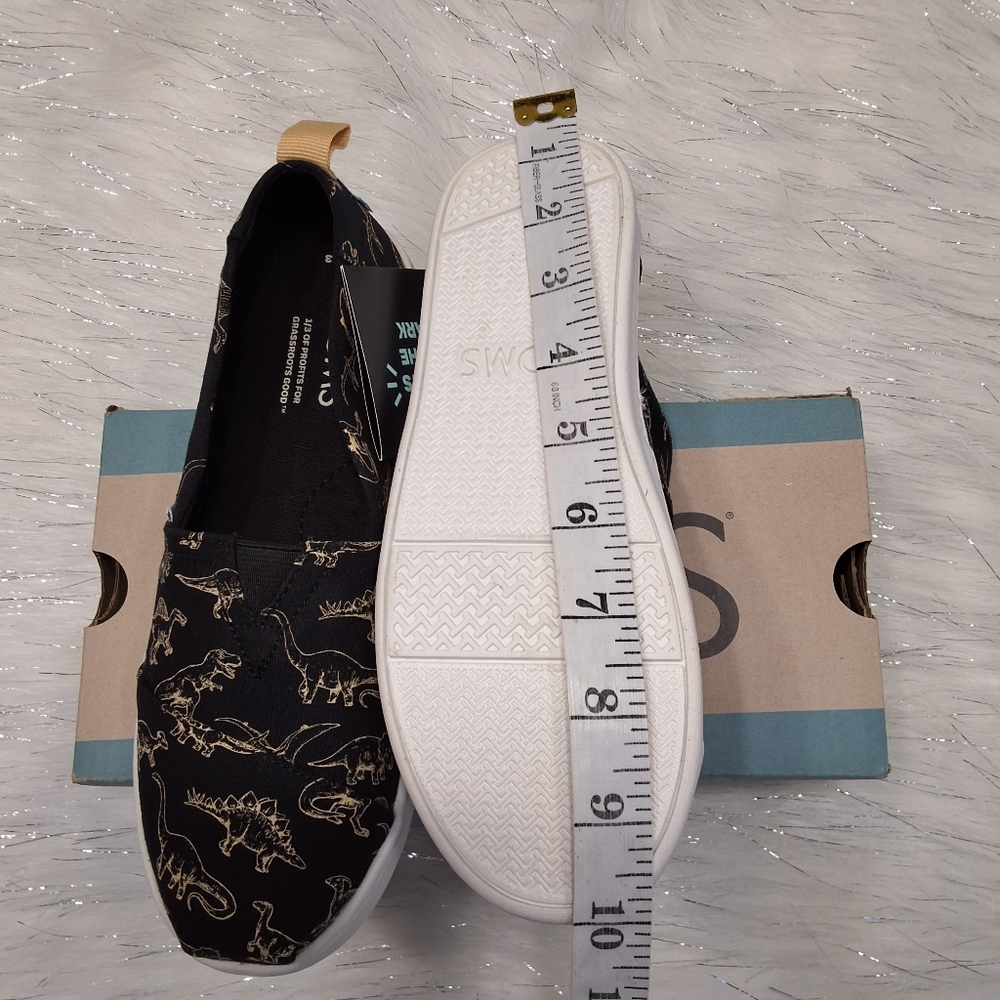 New TOMS Baja black glow in the Darck Dino Sketches print- size 3 Youth - Picture 4 of 7